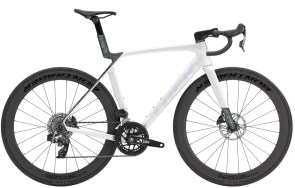 MADONE SL 6 AXS GEN 8 GLOSS CRYSTAL WHITE 2026